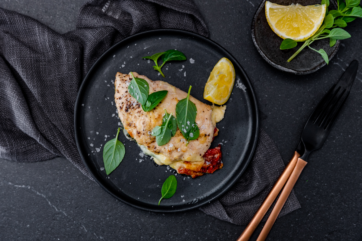 CrossFit | Sun-Dried Tomato & Mozzarella-Stuffed Chicken
