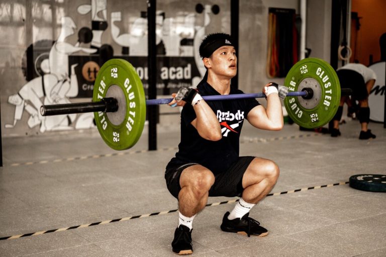 Squat Cleans: 4 Performance Benefits And How To Squat Clean