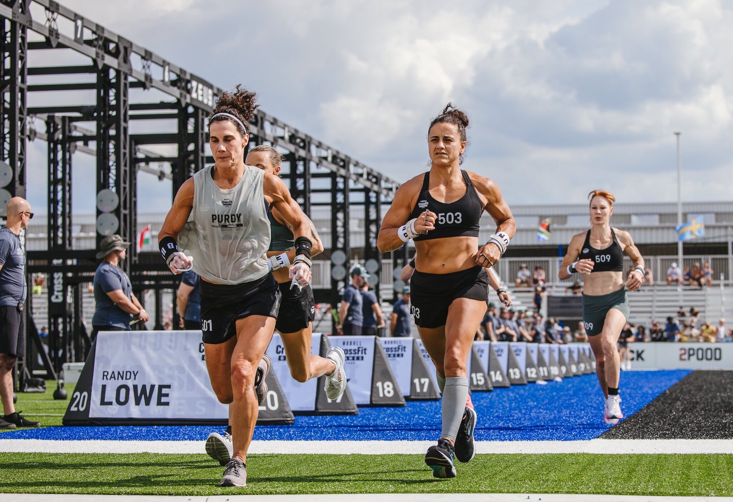 CrossFit Athletes Tackle Helen at CrossFit Games