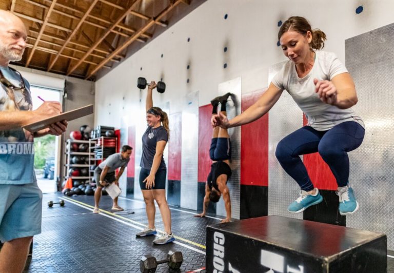 Women jumping on box during Open Workout 22.1